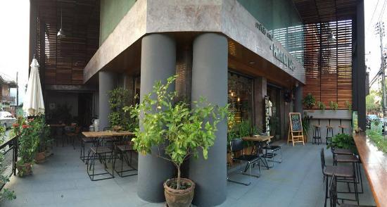 Pakhinai Cafe